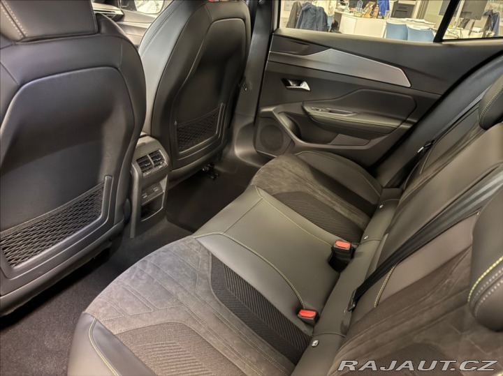 Peugeot 408 1,2 GT Hybrid 145 e-DCS6 2025