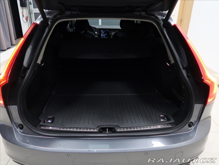 Volvo V90 2,0 D4 AUT NEZ. TOPENÍ 2018
