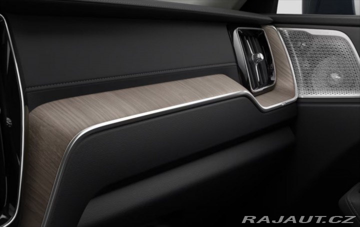 Volvo XC60 2,0 T6 Ultra Bright 2025