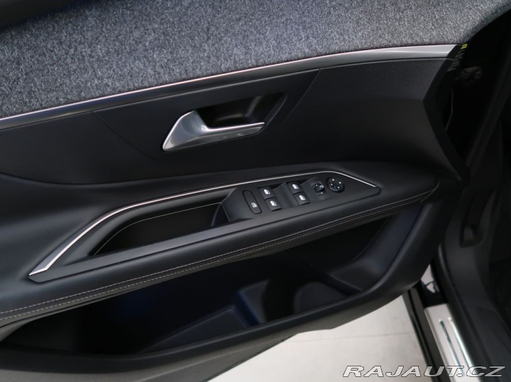 Peugeot 3008 1.2PureTech,96kW,ALLURE,M 2018