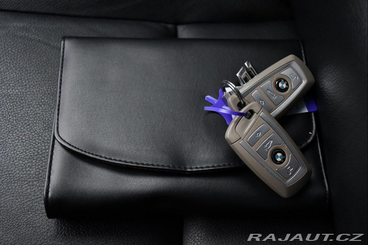 BMW 5 520d xD P.SENZORY ČR 2013