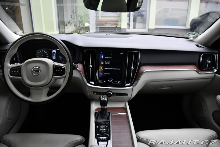 Volvo V60 D4 CROSS COUNTRY AWD PANO 2019