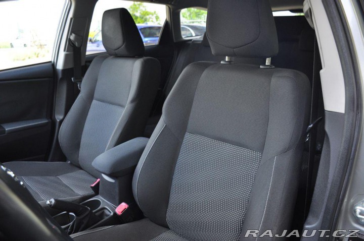 Toyota Auris 1,6I ČR KEYLESS 2xKOLA KA 2013