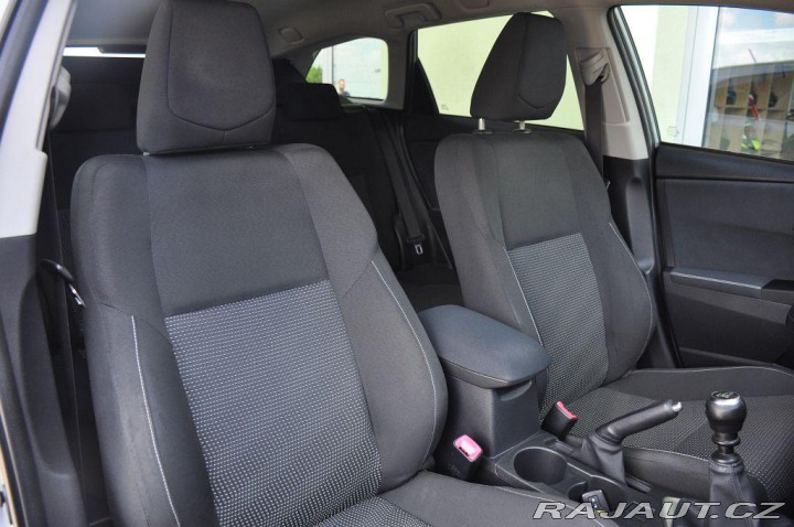Toyota Auris 1,6I ČR KEYLESS 2xKOLA KA 2013