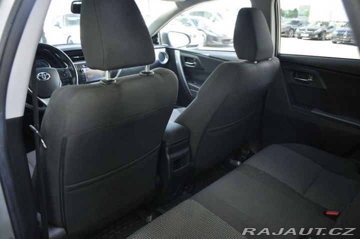 Toyota Auris 1,6I ČR KEYLESS 2xKOLA KA 2013