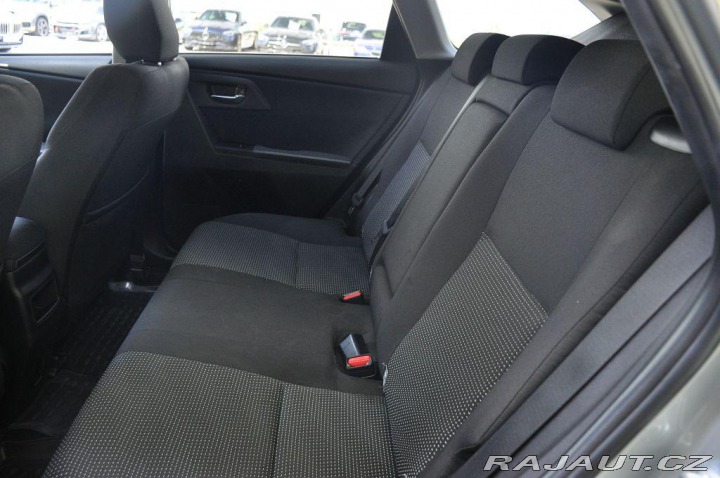 Toyota Auris 1,6I ČR KEYLESS 2xKOLA KA 2013