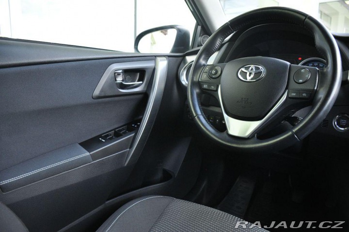 Toyota Auris 1,6I ČR KEYLESS 2xKOLA KA 2013
