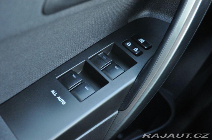 Toyota Auris 1,6I ČR KEYLESS 2xKOLA KA 2013