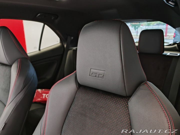 Toyota Yaris Cross 1.5 Hybrid GR SPORT + Tec 2025