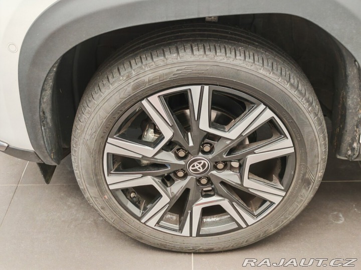 Toyota Yaris 1.5 Hybrid130 eCVT AWD Pr 2025