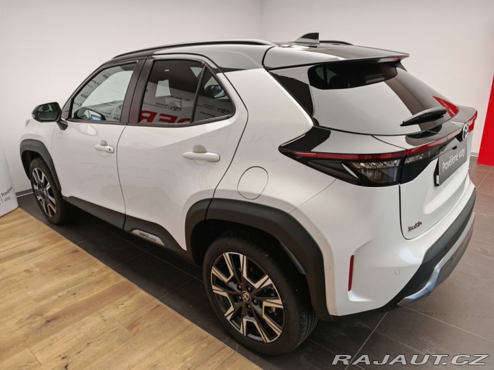 Toyota Yaris 1.5 Hybrid130 eCVT AWD Pr 2025