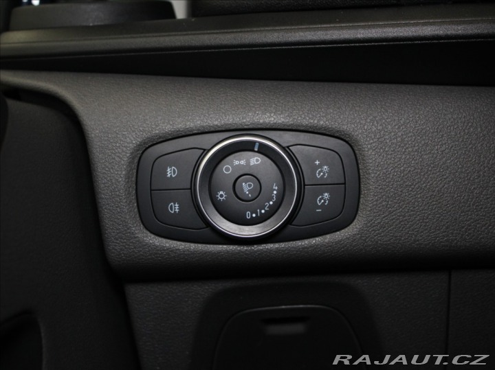 Ford Transit Custom 2,0 TDCi L2 6míst TAŽNÉ 9 2019