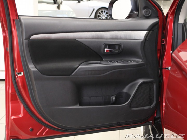 Mitsubishi Outlander 2,0 MIVEC Intense LPG Taž 2017