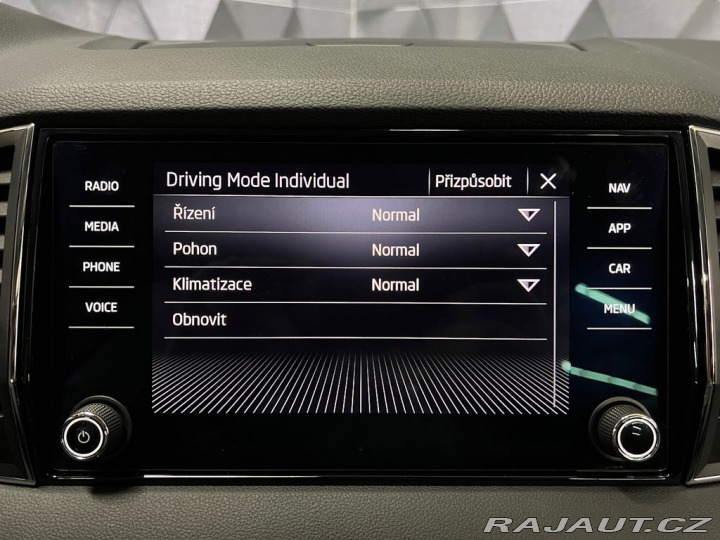 Škoda Karoq 1.5TSI DSG STYLE, NAVIGAC 2022