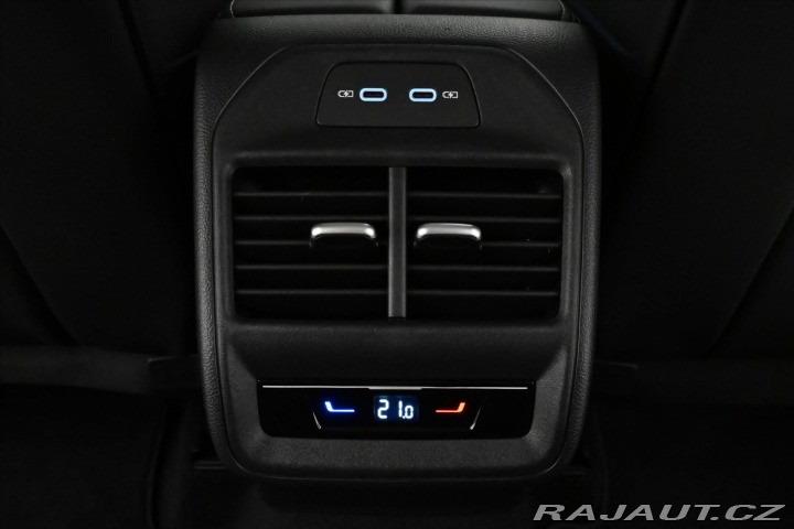 Volkswagen Passat 2,0 TDI 110 kW DSG Elegan 2025