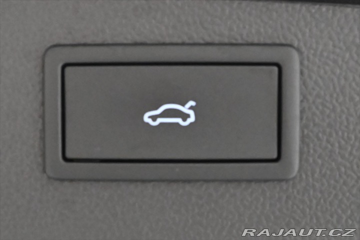 Volkswagen Passat 2,0 TDI 110 kW DSG Elegan 2025