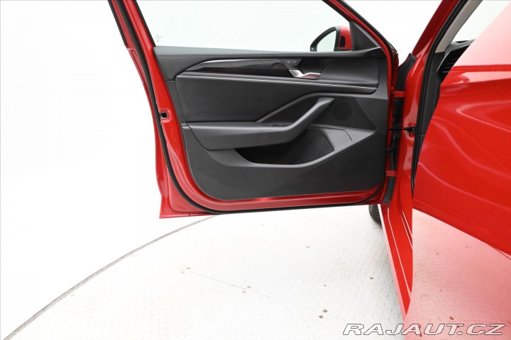 Volkswagen Passat 2,0 TDI 110 kW DSG Busine 2025