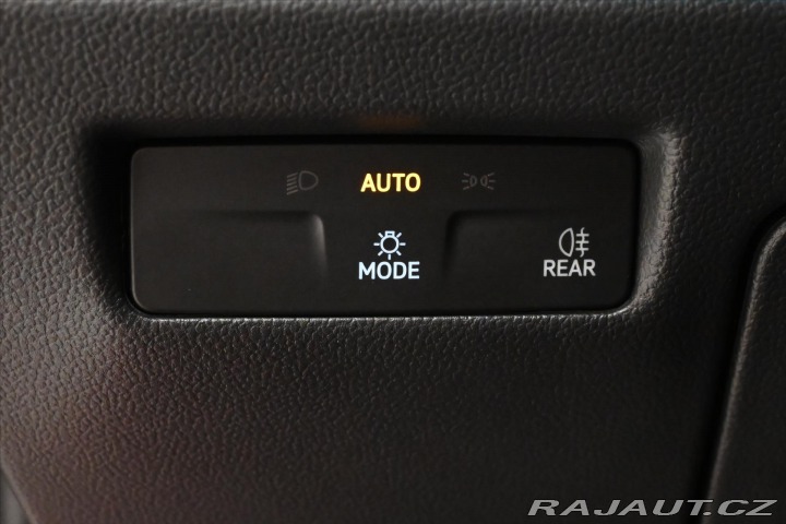 Volkswagen Passat 2,0 TDI 110 kW DSG Busine 2025