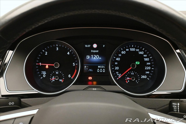 Volkswagen Passat 2,0 TDI 110 kW DSG Busine 2023