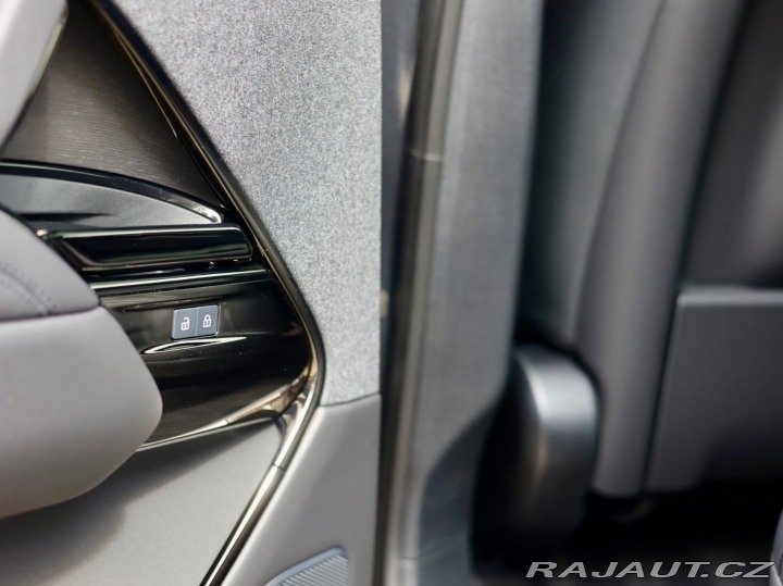 Land Rover Range Rover Sport P550e Autobiography 405K 2025