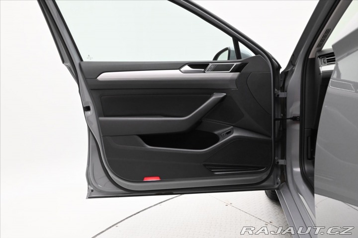 Volkswagen Passat 2,0 TDI 110 kW DSG Busine 2022