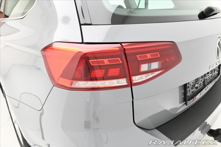 Volkswagen Passat 2,0 TDI 110 kW DSG Busine 2022