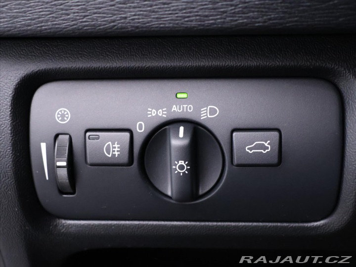 Volvo V40 1,5 T2 90kW Aut. Momentum 2019