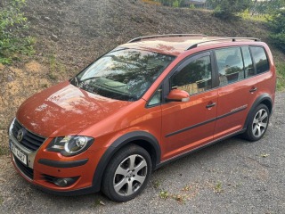 Volkswagen Touran CROSS TDI - 77kW, manuál