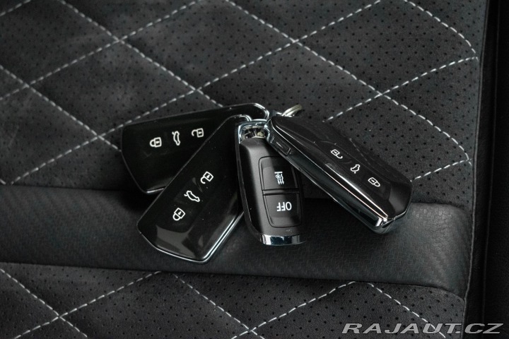 Škoda Octavia RS 2.0TSI TAŽNÉ*WEBASTO*Č 2021