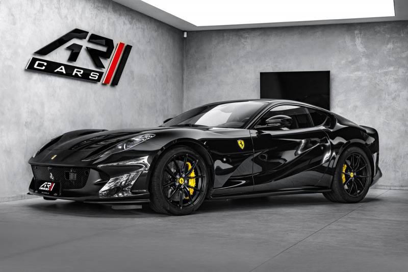 Ferrari 812 Superfast, lift, karbon,