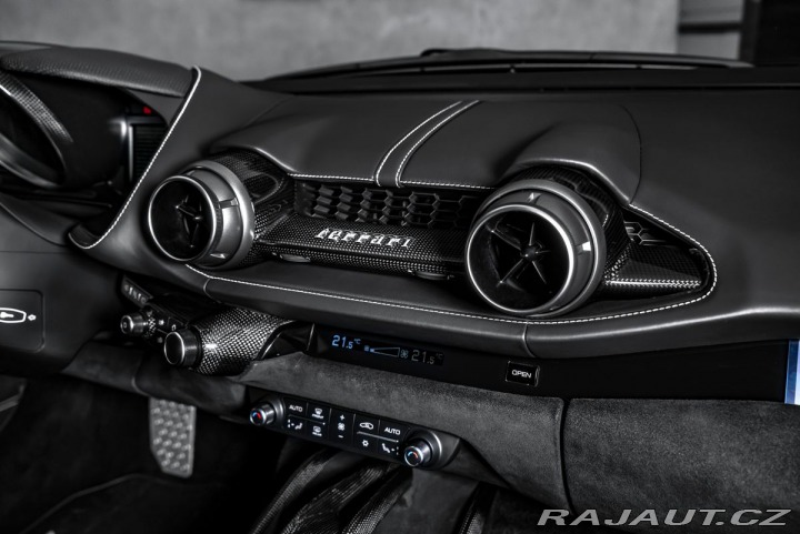 Ferrari 812 Superfast, lift, karbon, 2020