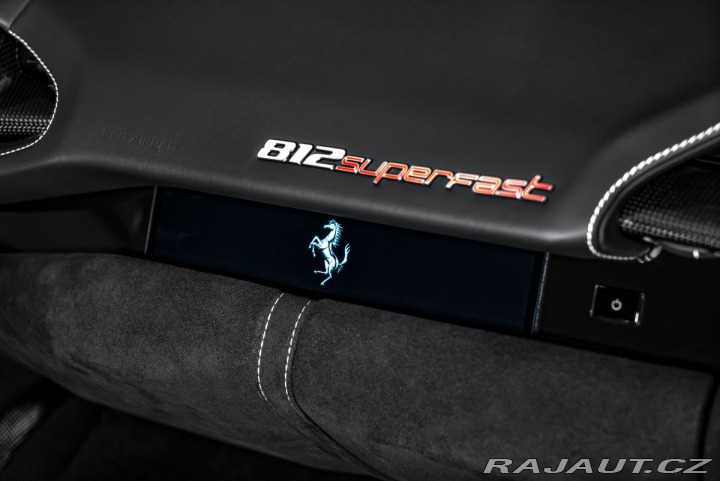 Ferrari 812 Superfast, lift, karbon, 2020