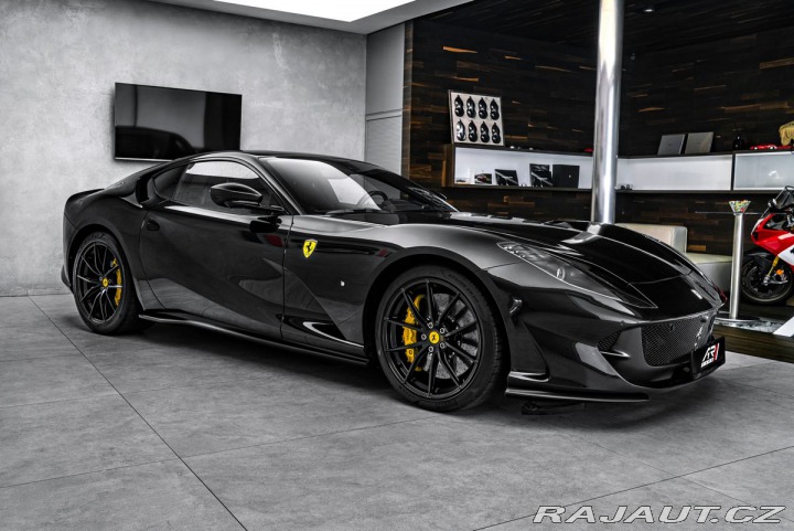 Ferrari 812 Superfast, lift, karbon, 2020
