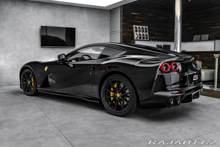 Ferrari 812 Superfast, lift, karbon, 2020