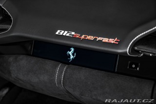 Ferrari 812 Superfast, lift, karbon, 2020