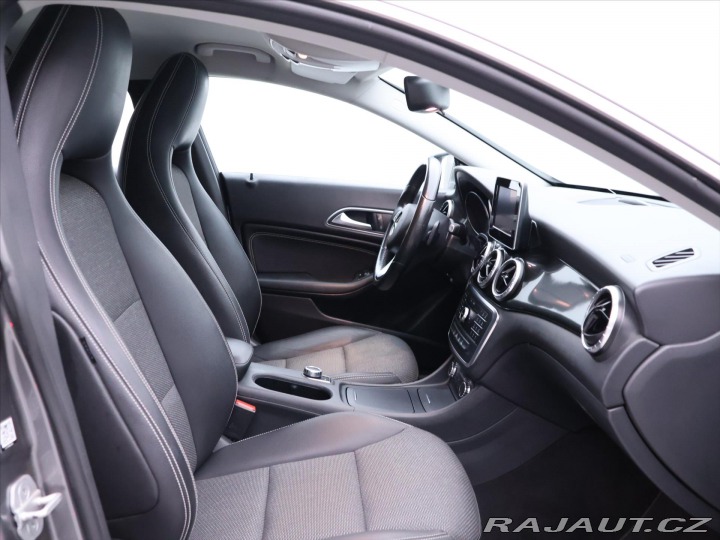 Mercedes-Benz CLA 2.1 200CDi 100kW Aut. Xen 2015