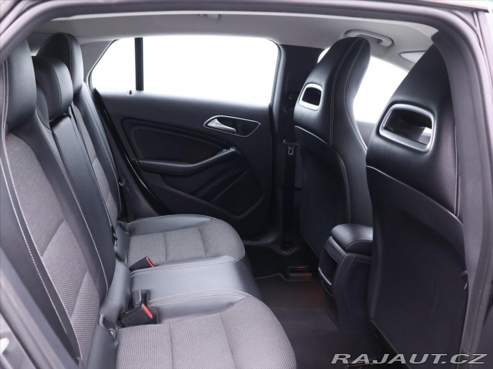 Mercedes-Benz CLA 2.1 200CDi 100kW Aut. Xen 2015