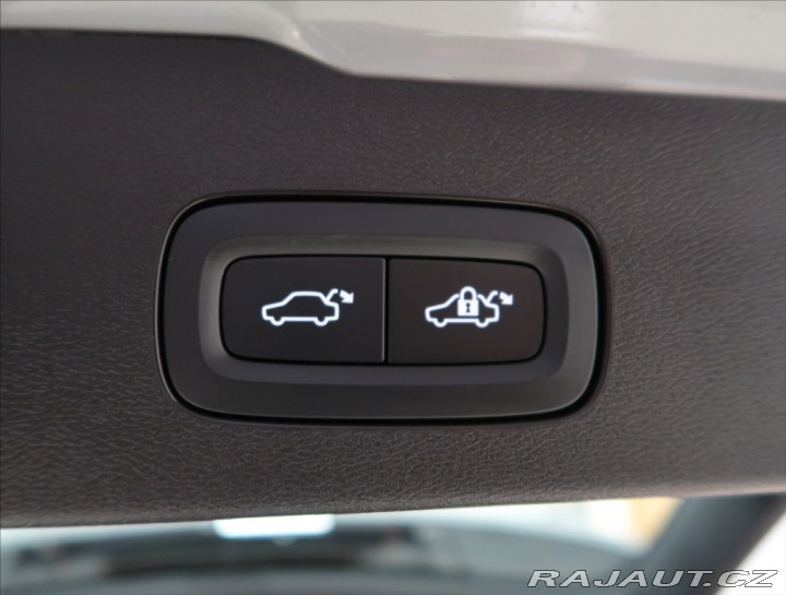 Volvo V60 2,0 B4 AUT PLUS 2025