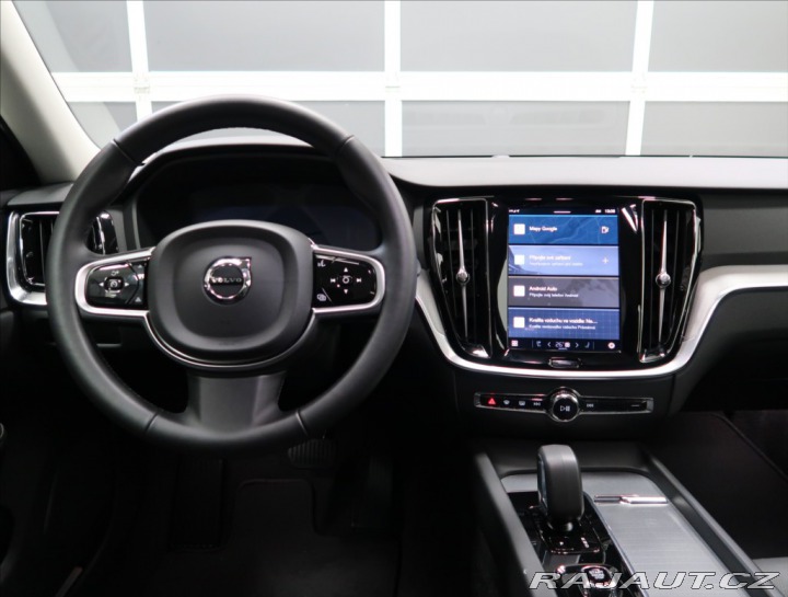 Volvo V60 2,0 B4 AT PLUS NAVI KAMER 2025