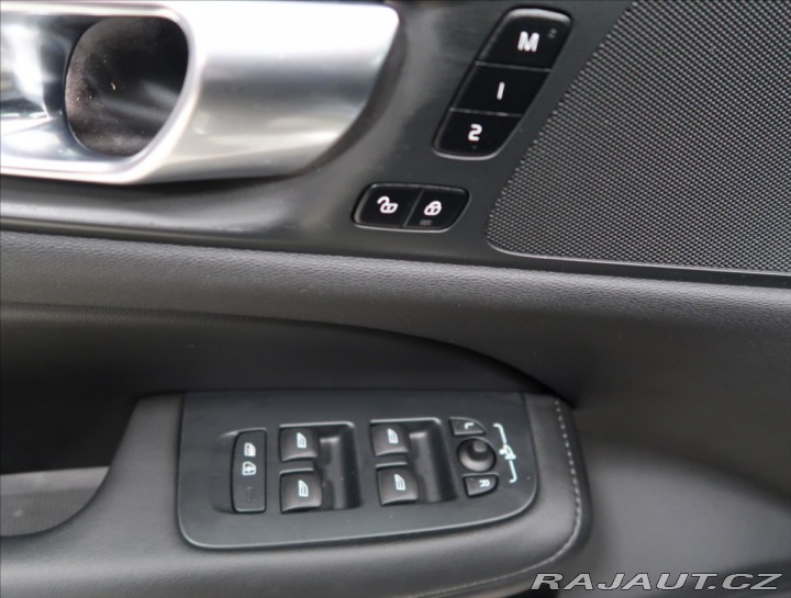 Volvo V60 2,0 B4 AT PLUS NAVI KAMER 2025