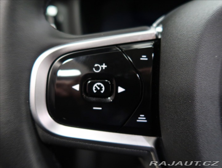 Volvo V60 2,0 B4 AUT PLUS 2025