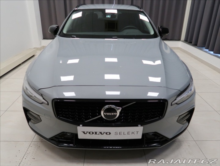 Volvo V60 2,0 B4 AT PLUS NAVI KAMER 2025