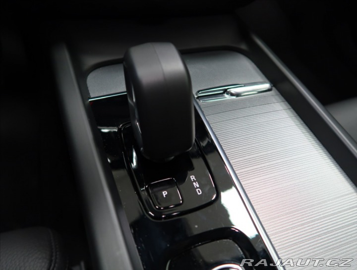 Volvo V60 2,0 B4 AUT PLUS 2025