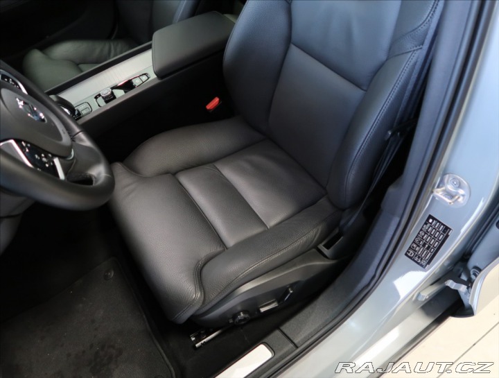 Volvo V60 2,0 B4 AUT PLUS 2025