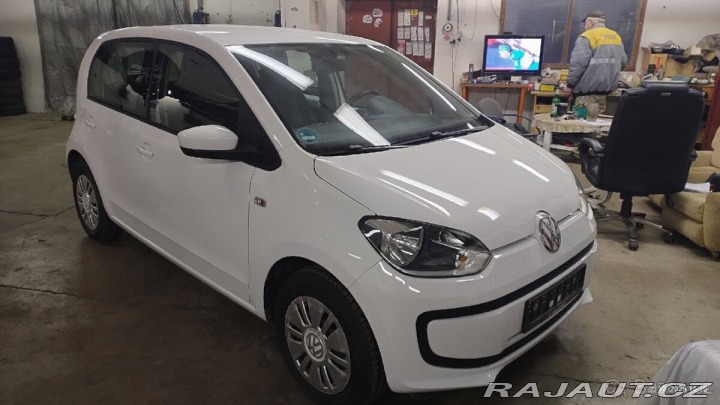 Volkswagen up! 1,0 2013
