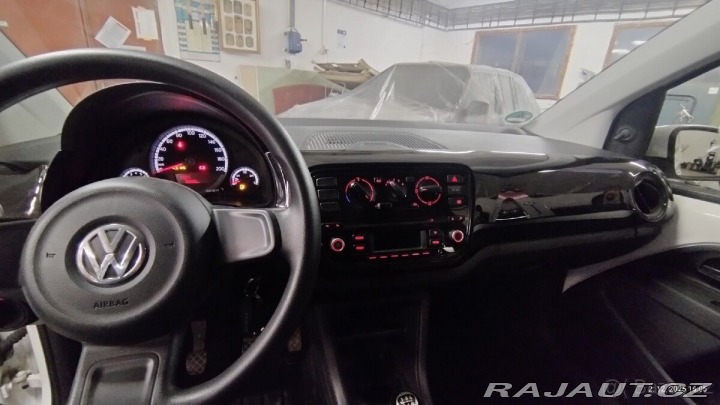 Volkswagen up! 1,0 2013