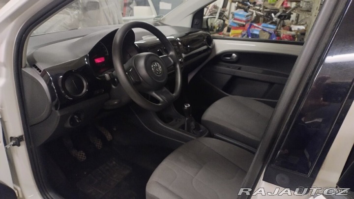Volkswagen up! 1,0 2013