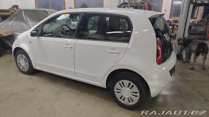 Volkswagen up! 1,0 2013