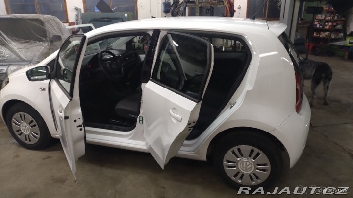 Volkswagen up! 1,0 2013