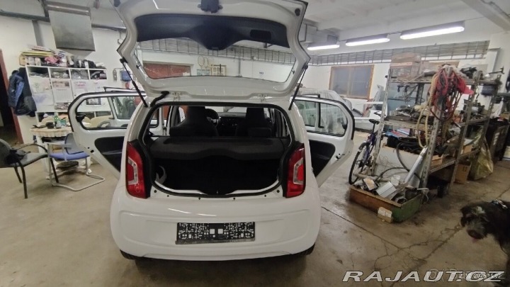 Volkswagen up! 1,0 2013